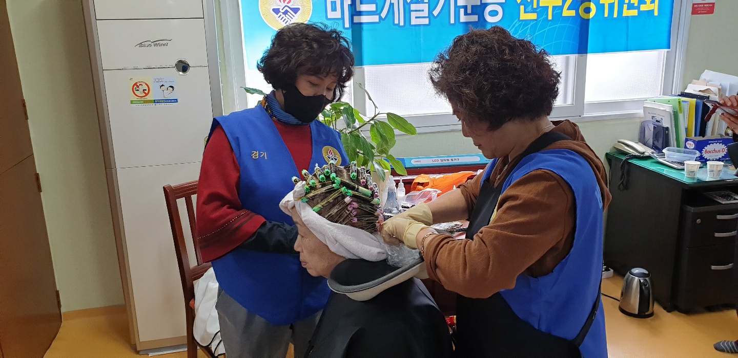 안산시 선부2동 바르게살기위원회, 경로당 미용봉사 추진